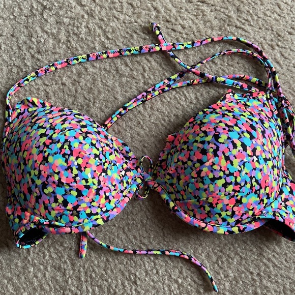 Victoria’s Secret Bundle bikini tops - Picture 2 of 9